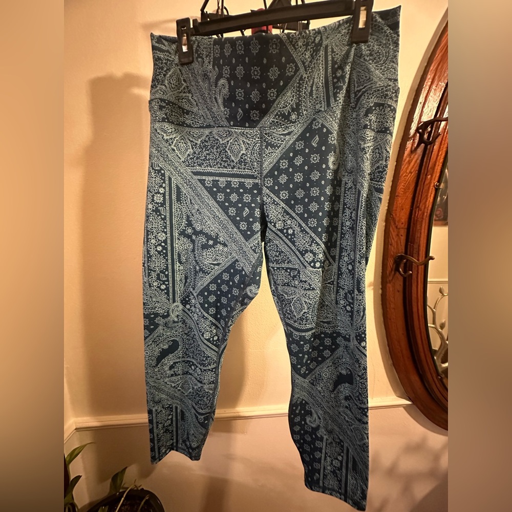 Fabletics Pants - Picture 2 of 3